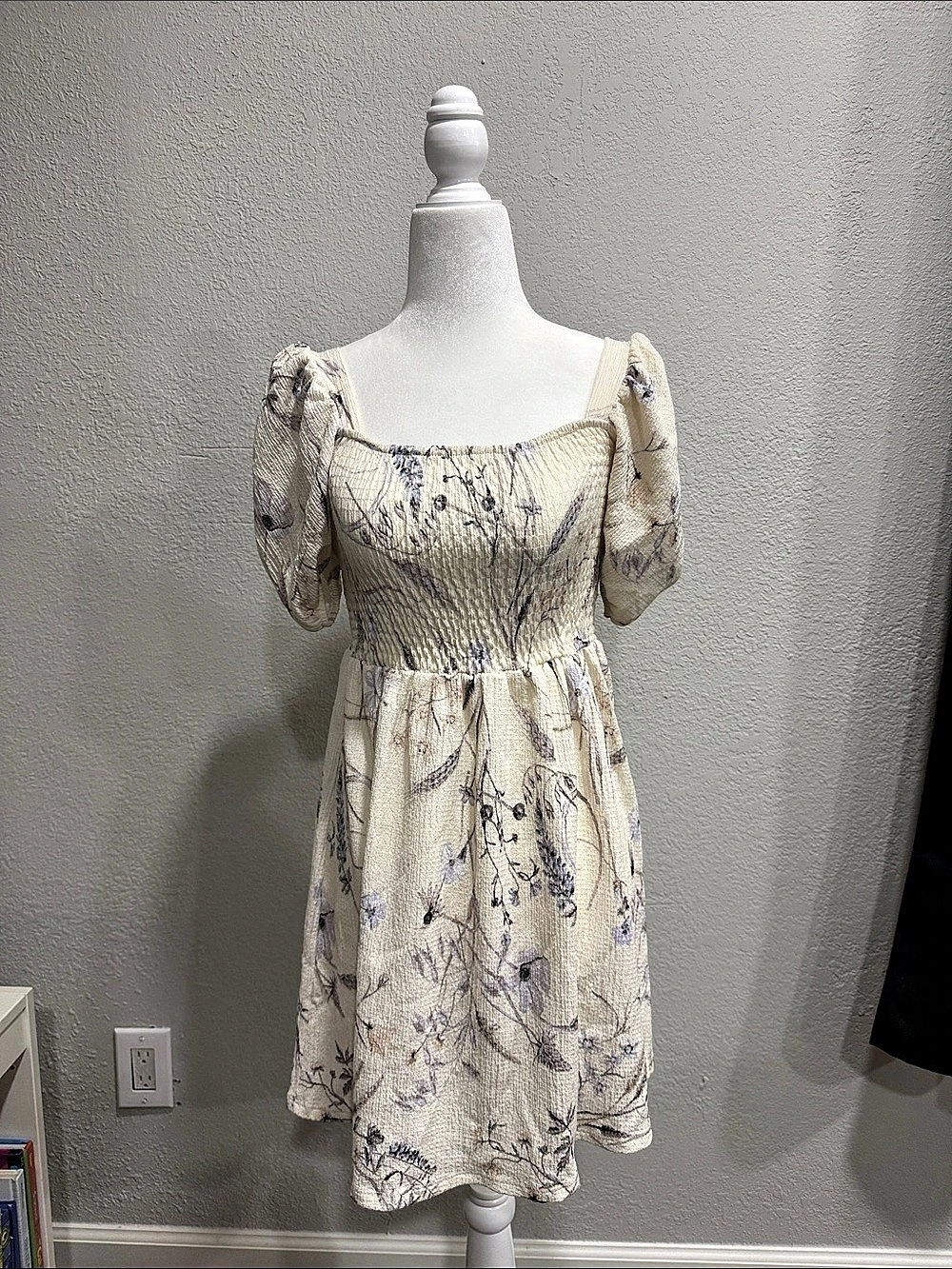 H&M Floral Mini Dress in Cream & Blue Size XS Like New